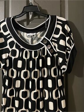 Enfocus Studio Black & White Geometric Short Sleeve dress